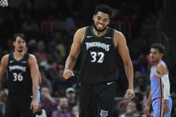 没射正，莱万是巴萨队史首位单赛季西甲两次罚点射偏的球员（莱万本场零射正，成巴萨队史单赛季西甲两次点球踢偏第一人）