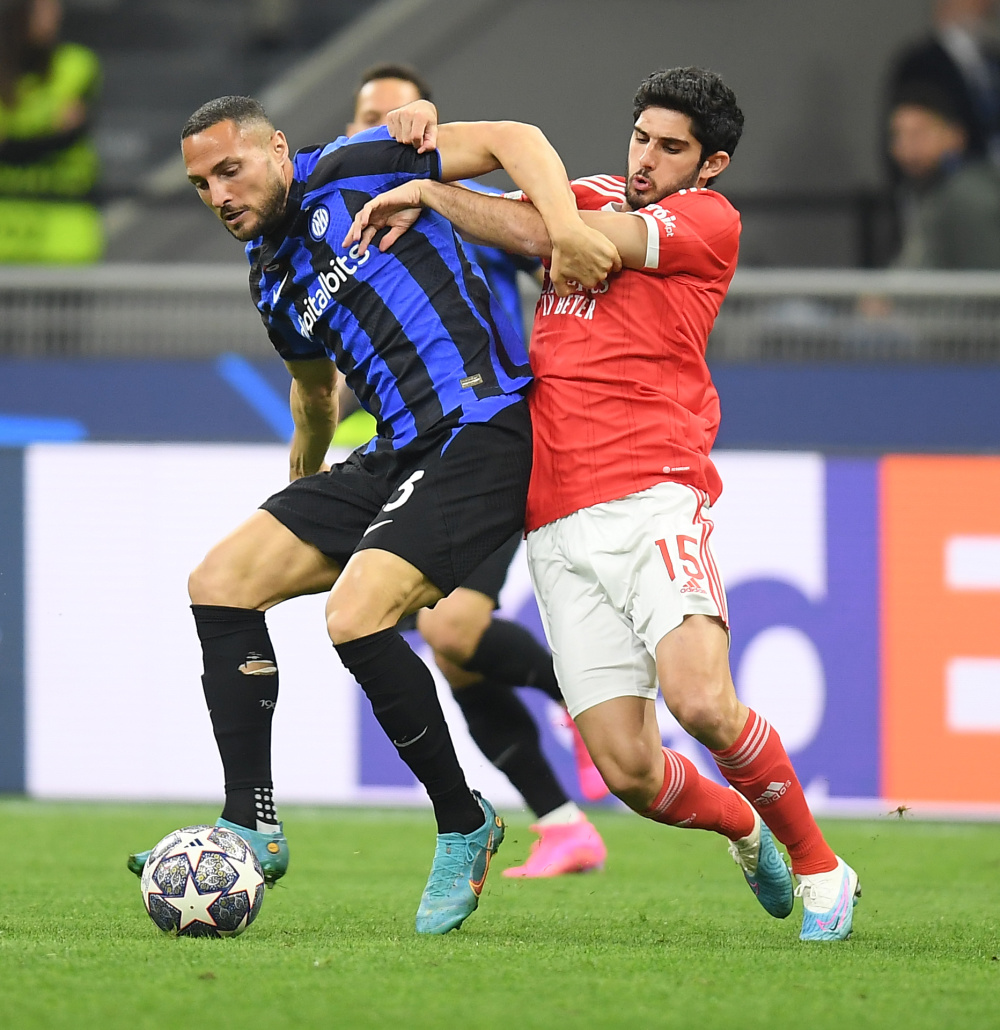 跟队记者：米兰球员去国家队受伤然后缺席的循环必须停止（随队记者：米兰球员因国家队受伤而缺阵的恶性循环必须终结）