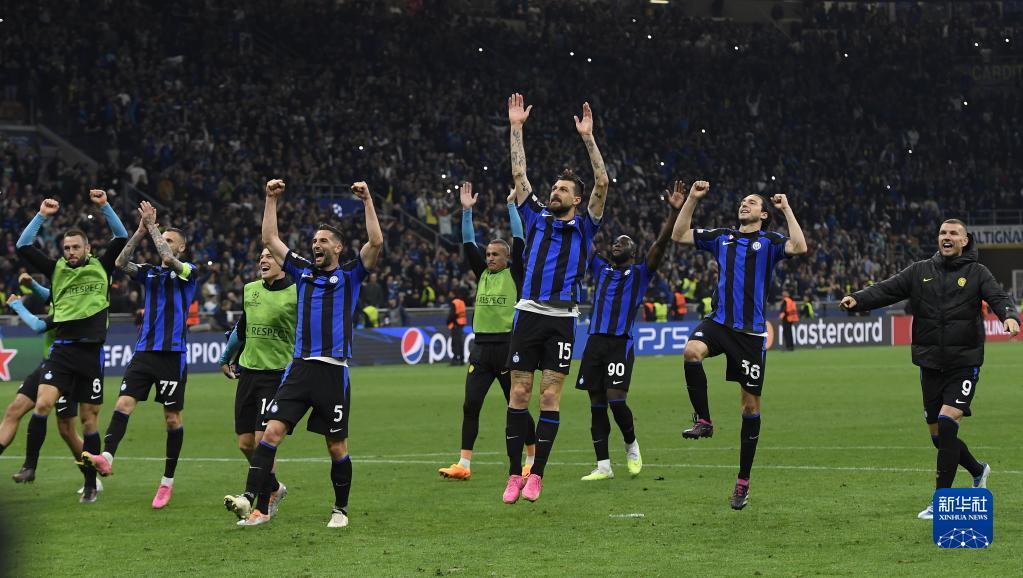 汉密尔顿：最喜欢内马尔和维尼修斯；欣赏梅西的技术（汉密尔顿自曝最喜欢内马尔和维尼修斯，称赞梅西技术精湛）