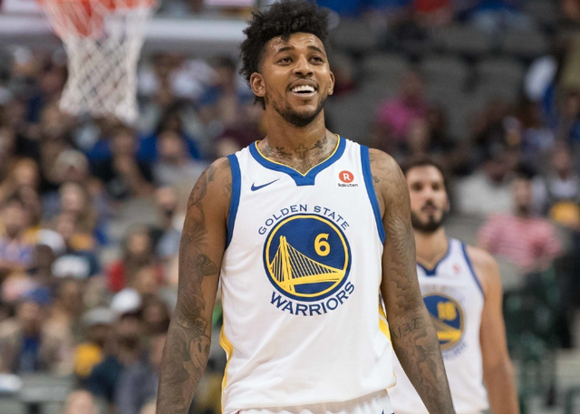 曼联积极追求皇马球星古勒，认为其价值极高，皇马不愿轻易放走，其他俱乐部竞争激烈。（曼联力追皇马新星古勒并高度评价，皇马不愿放行，多队竞争激烈）