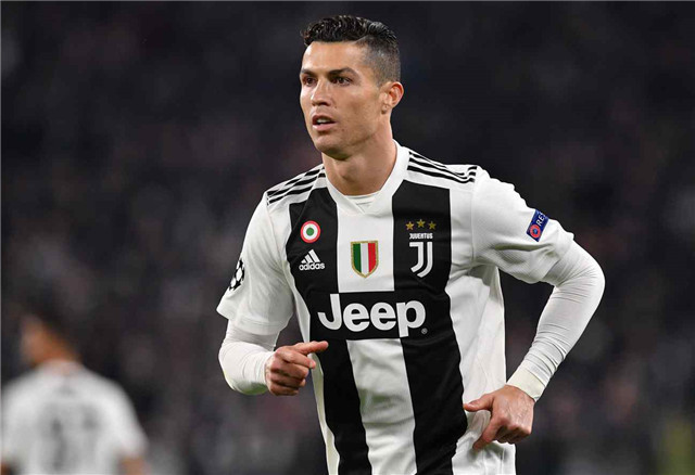 3-0完胜黑猫只差阿森纳2分！那个熟悉的曼城，正在慢慢地回归（3-0完胜黑猫，距阿森纳仅2分！熟悉的曼城正逐步回归）