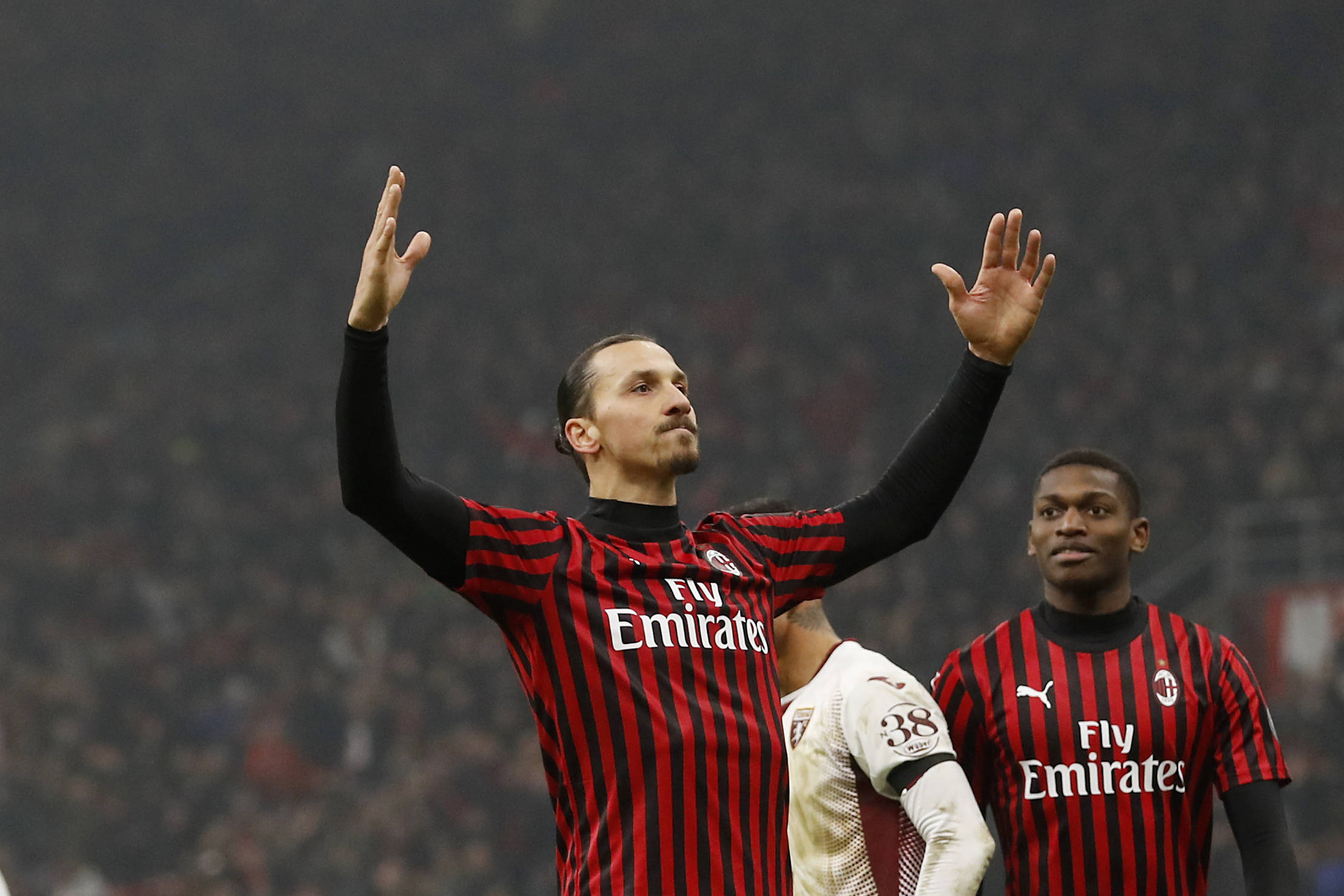 什么情况？西海岸男女足分别被处以转会禁令，但FIFA网站又说只适用于女足