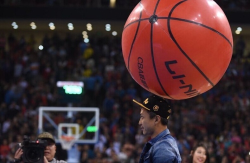 F1阿布扎比收官战：迈凯伦陷入双车争冠难题，领队回应弃车保帅传闻（F1阿布扎比终战：迈凯伦双车争冠两难，领队驳斥“弃车保帅”传闻）