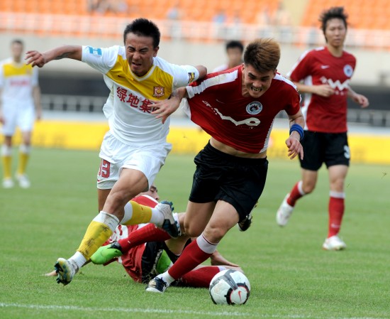 阿斯：皇马不会强行引入中场球员，勉强补强不如维持现有阵容（阿斯报：皇马不盲目引进中场，宁保现有阵容不做勉强补强）